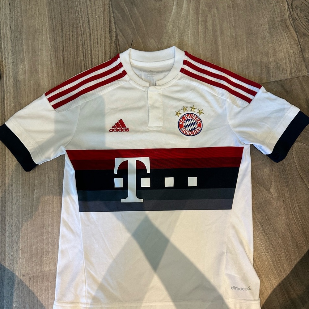 Adidas Kids Bayern Munich White and Red Jersey size 11-12